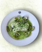 Medallones de merluza con almejas en salsa verde