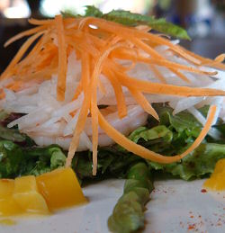 Ensalada de esparragos y queso